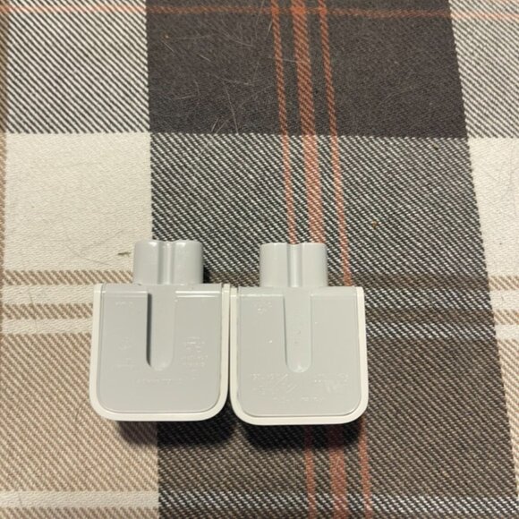 United States to Italy Travel Power Adapter to Connect North American Electrical - Picture 5 of 9